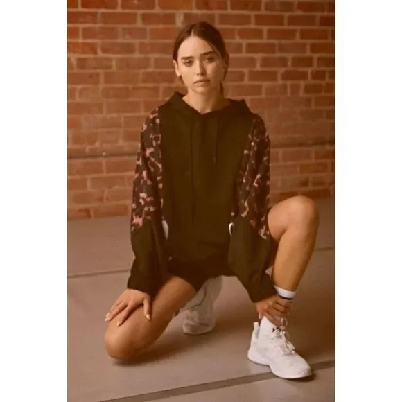 NWT FREE PEOPLE X BEACH RIOT Sz S STELLA POPOVER PULLOVER IN TORTE BLACK